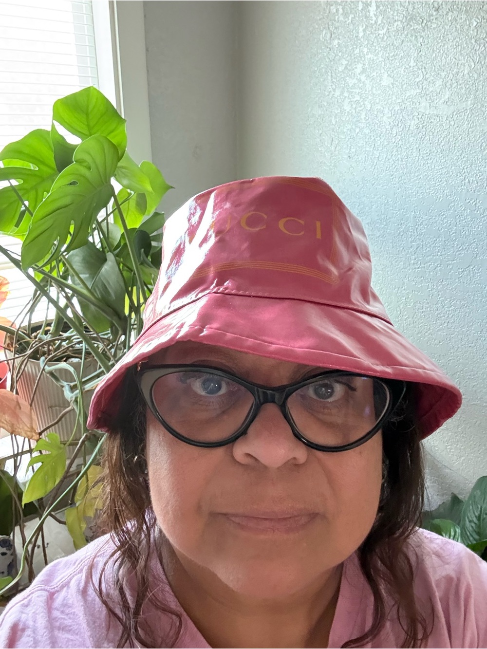 Gucci Pink Logo Patent Bucket Hat - Picture 4 of 4
